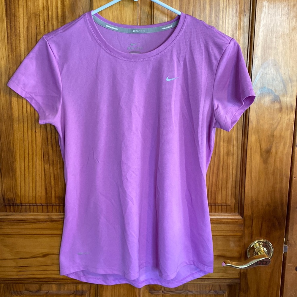 Women’s Nike workout top.  Lilac purple.